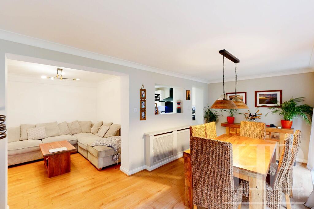 Further reception room