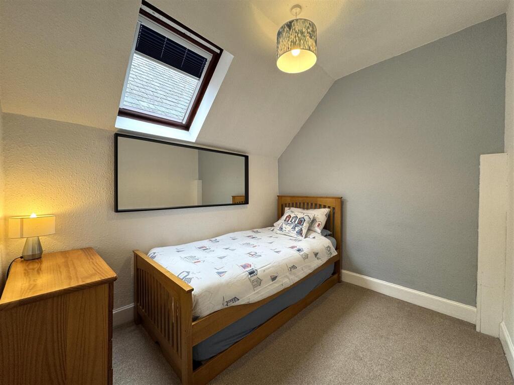 BEDROOM 2.JPG