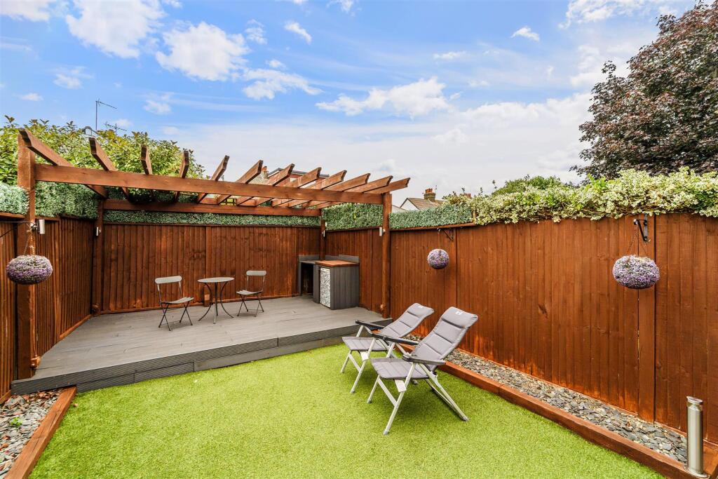 FERNDALE ROAD, 31 (3).jpg