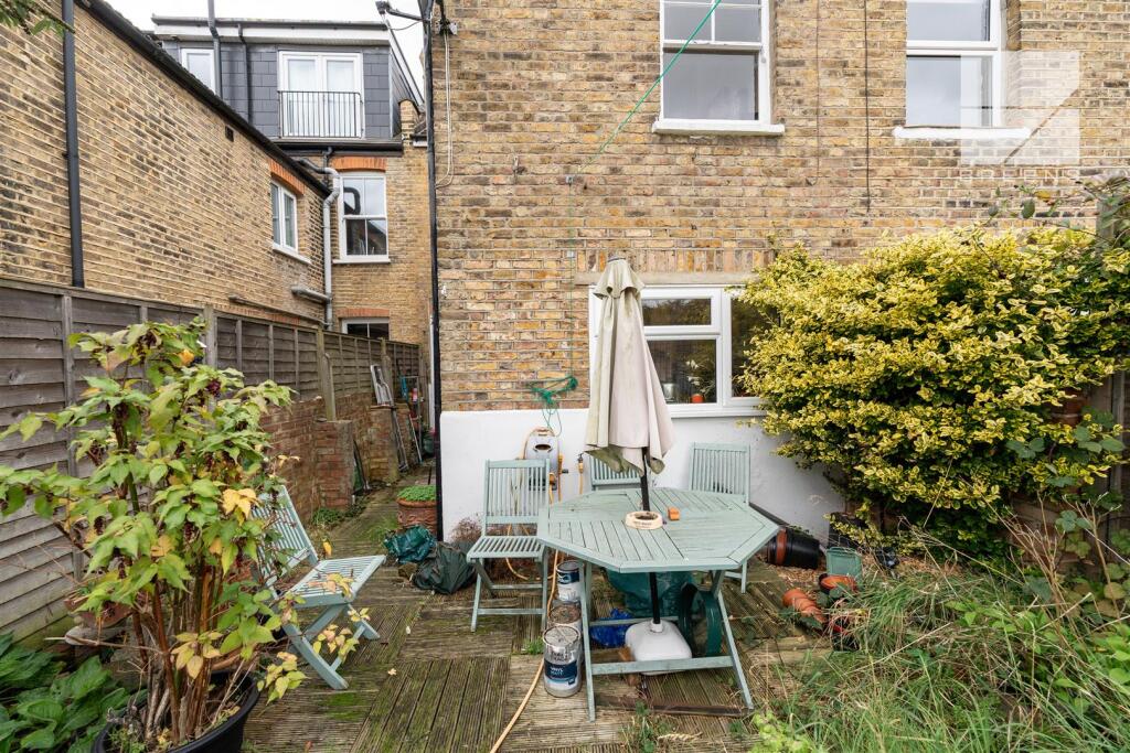 8 Connaught Road_0040.jpg