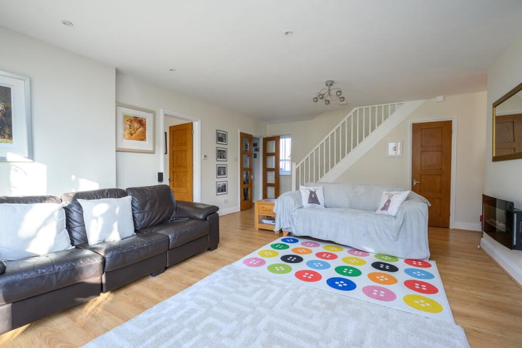  Florence Close, WALTON-ON-THAMES, KT12