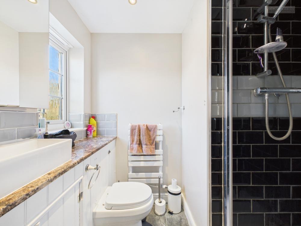 En-Suite To Master Bedroom