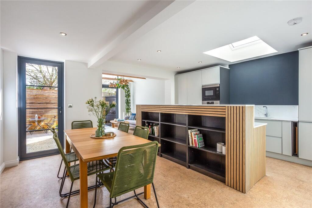 Kitchen/ Dining