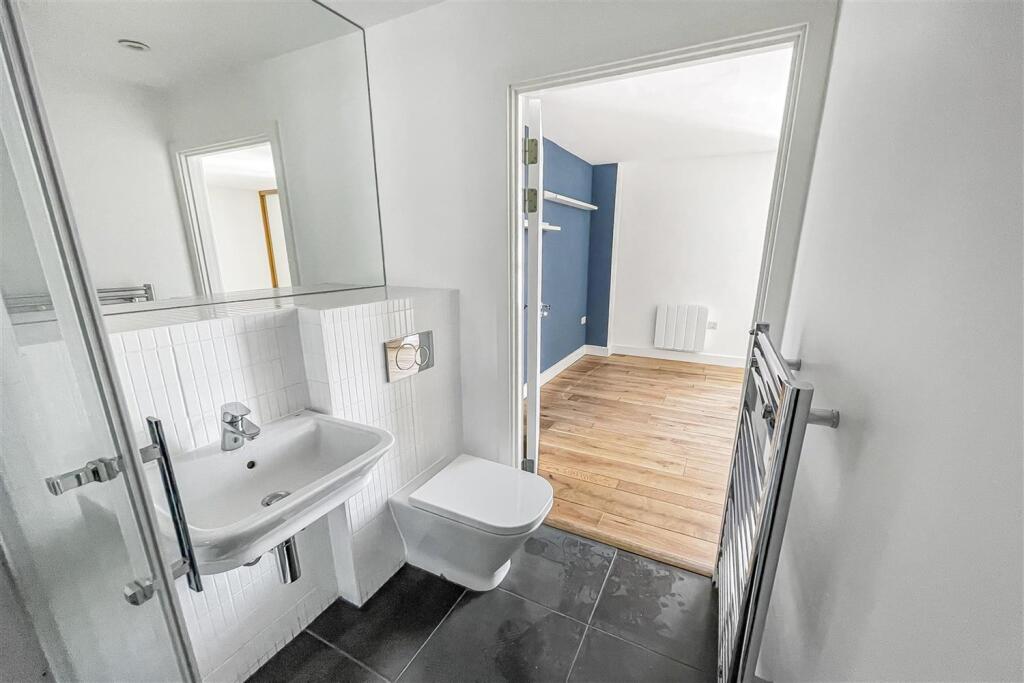 En-suite shower room