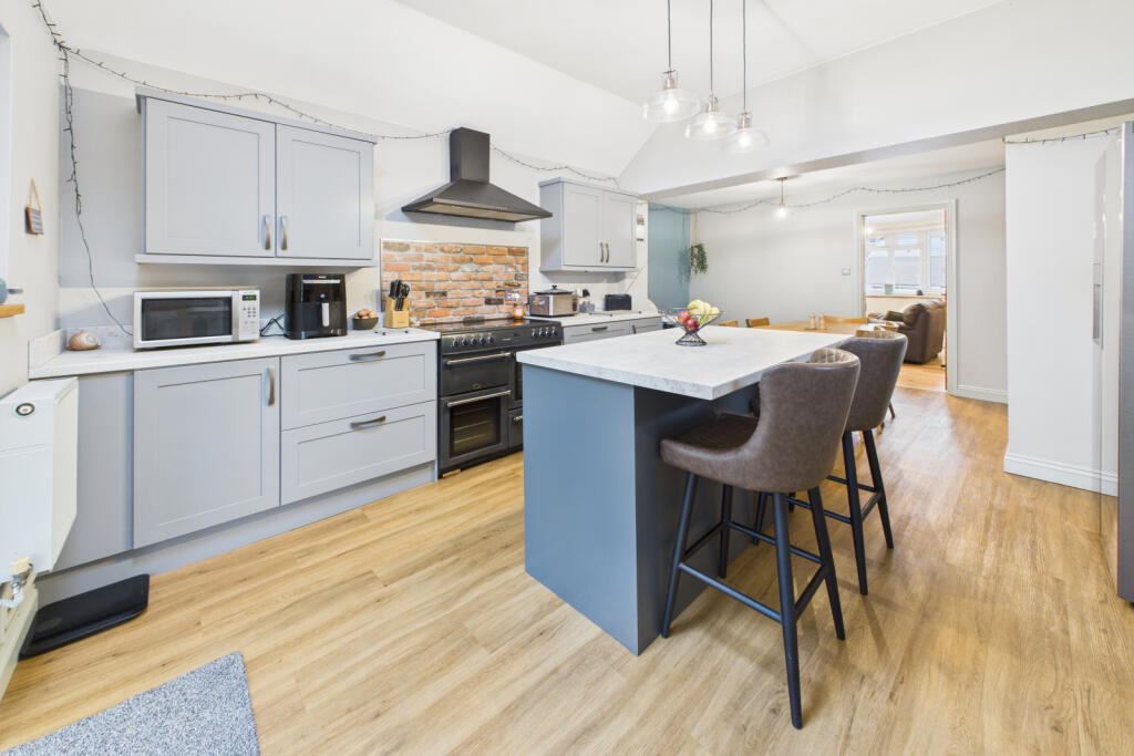 Kitchen / Dining Area