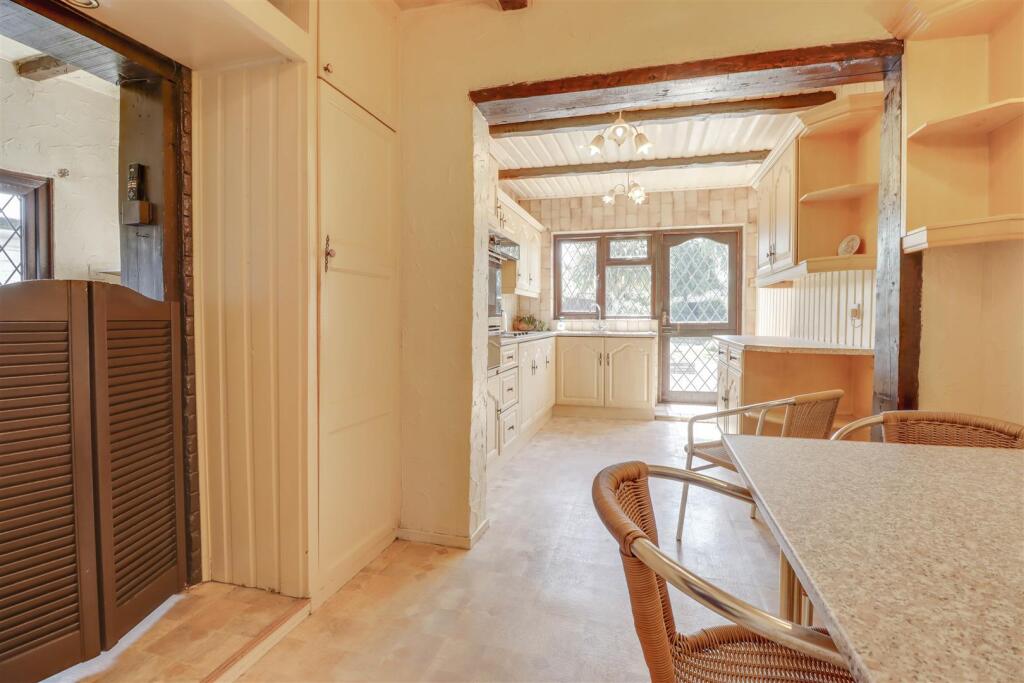 288 SOUTHEND ROAD SS11 8PS-12.jpg