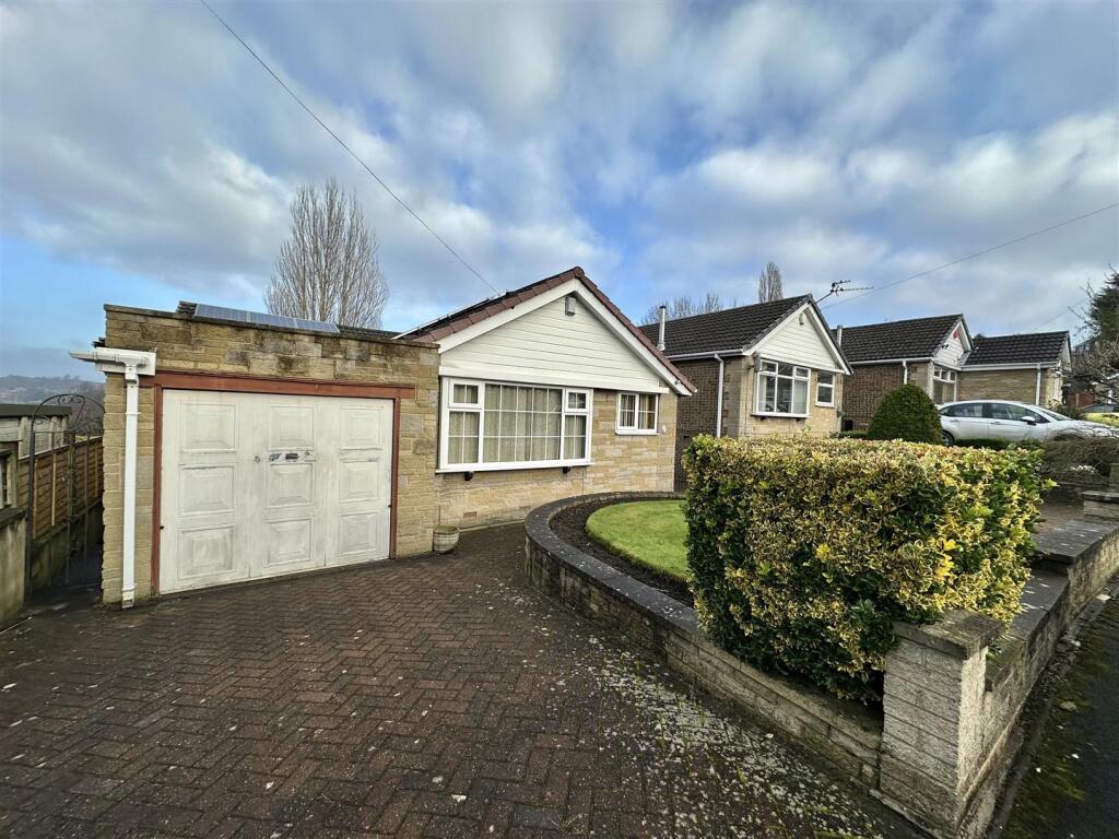 Bramleys Estate Agents - Fernlea Close - Heckmondw