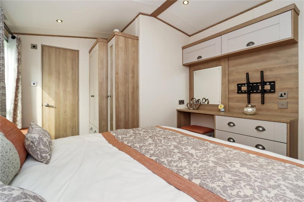 Bedroom 1 Pic 2