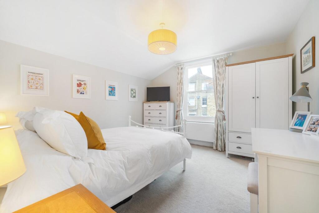 Bedroom 4.jpg