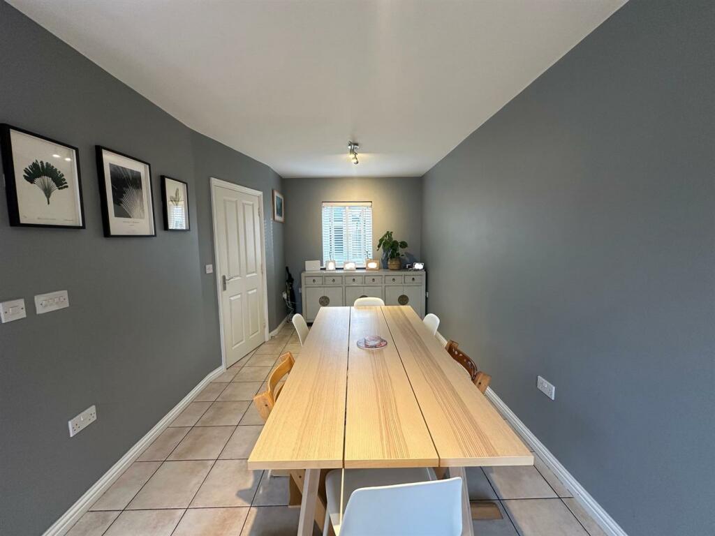 Kitchen/Dining Room 'L' Shape