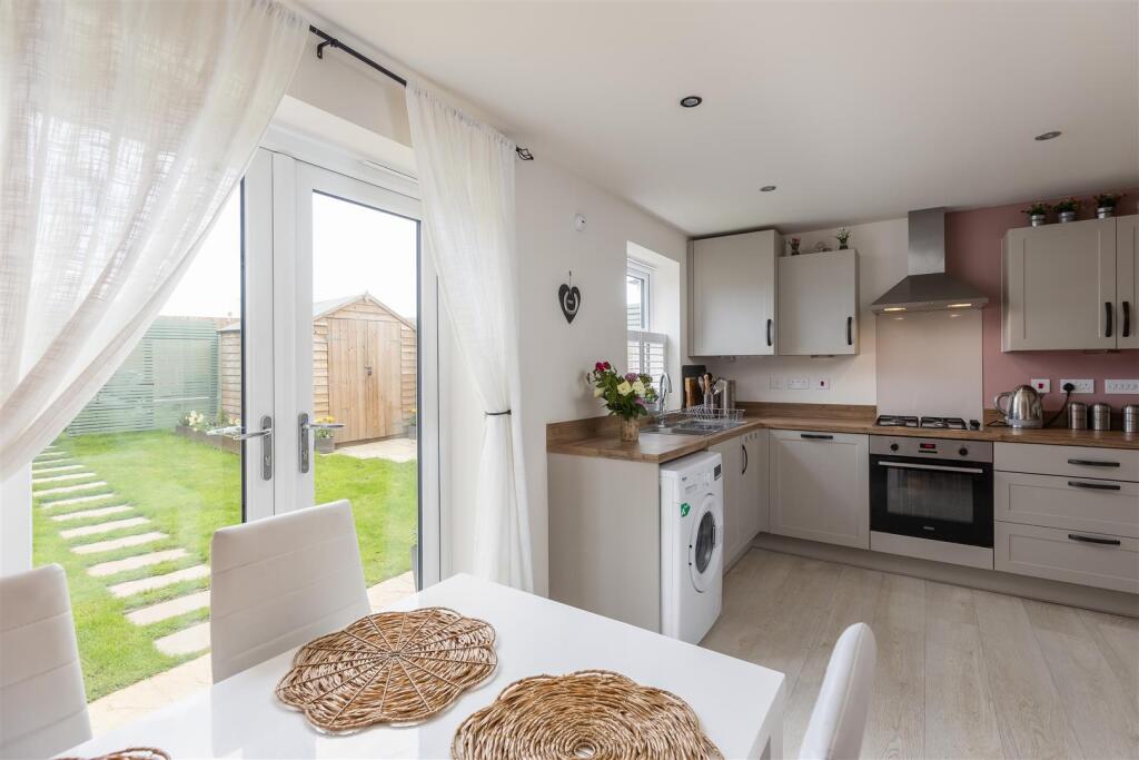 Rye Close 21 Kitchen Dining Room-1.jpg