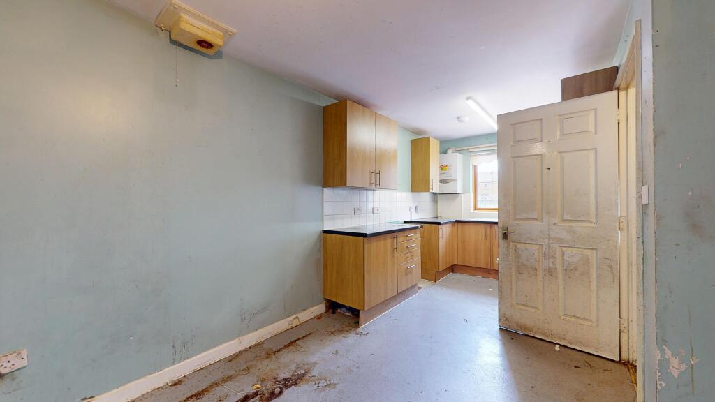 41 Arnett Square, Chingford, London E4 8YY