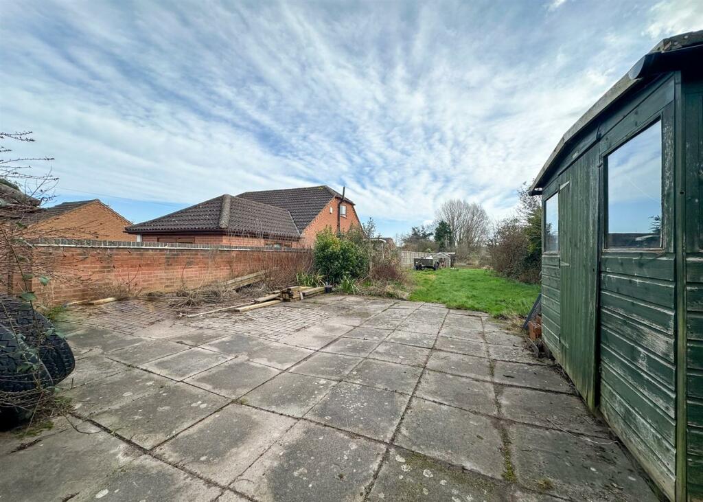 LARGE GARDEN