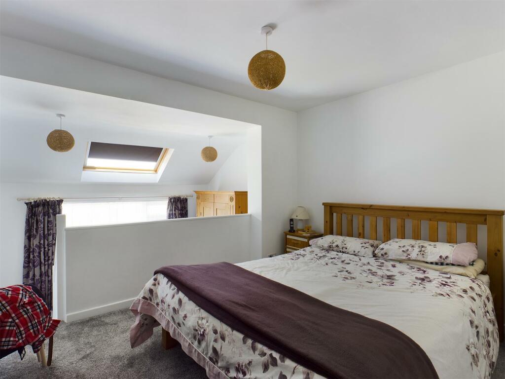 Front bedroom.jpg