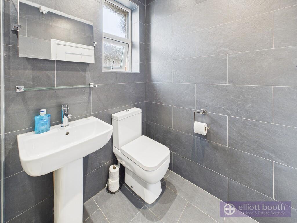 First Floor Showe...