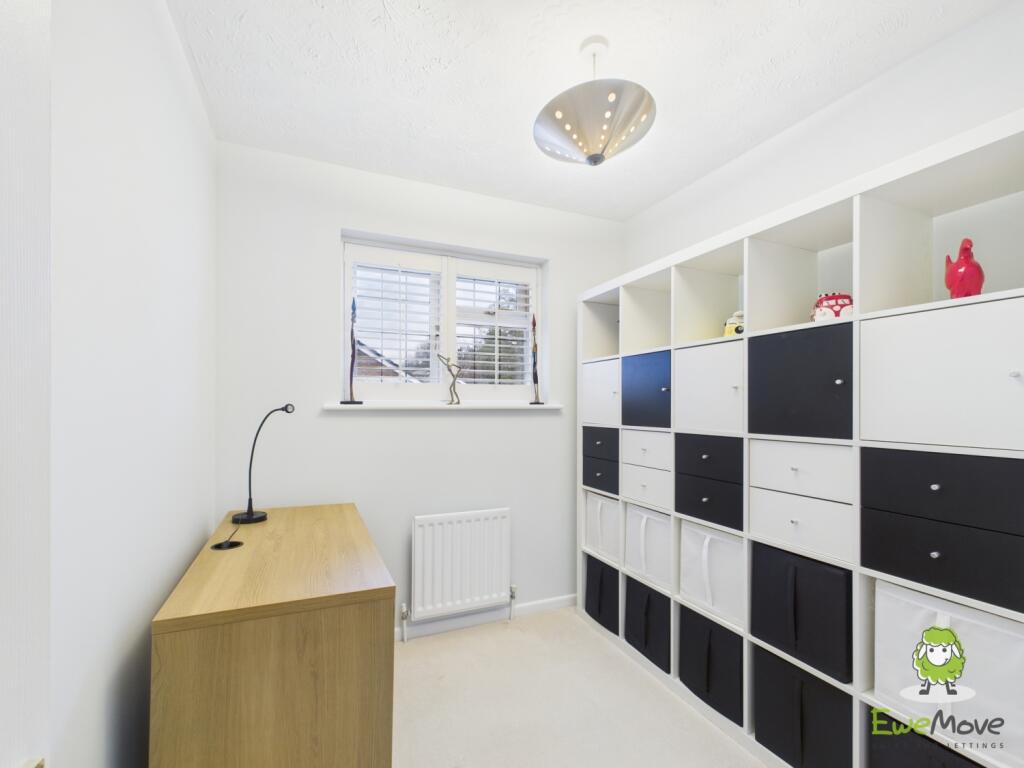 EweMove Estate Agents Basingstoke - Wood Close - B