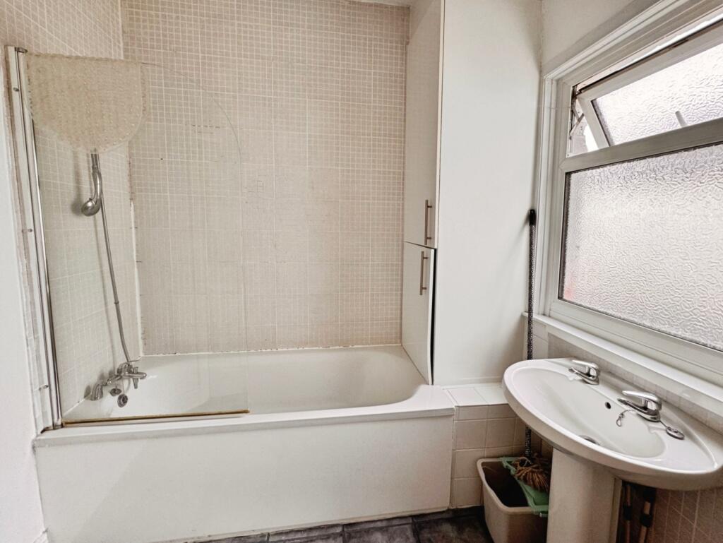 pbox-bathroom-335770.jpg