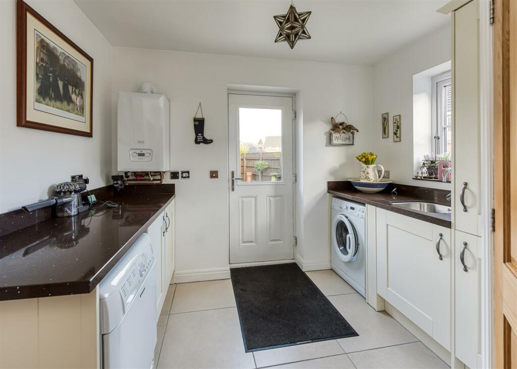 41 Kings Road-laundry.jpg