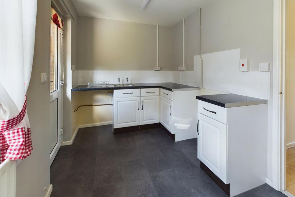 CAM02519G0-PR0136-STILL008