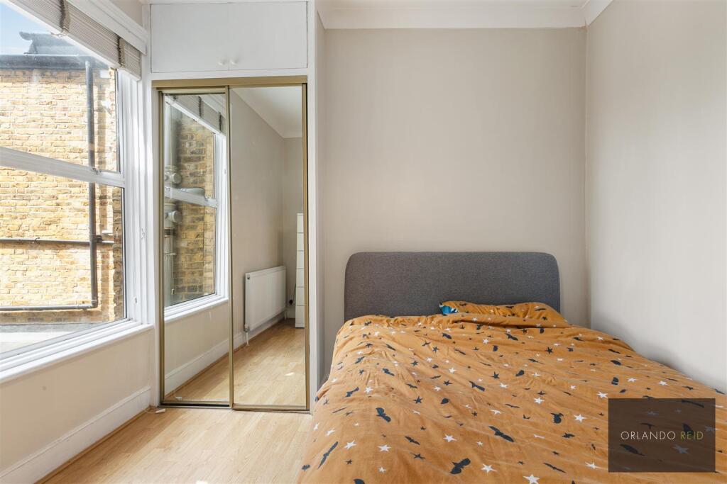 Flat B, 18 Leathwaite Road SW11 1XQ-11.jpg