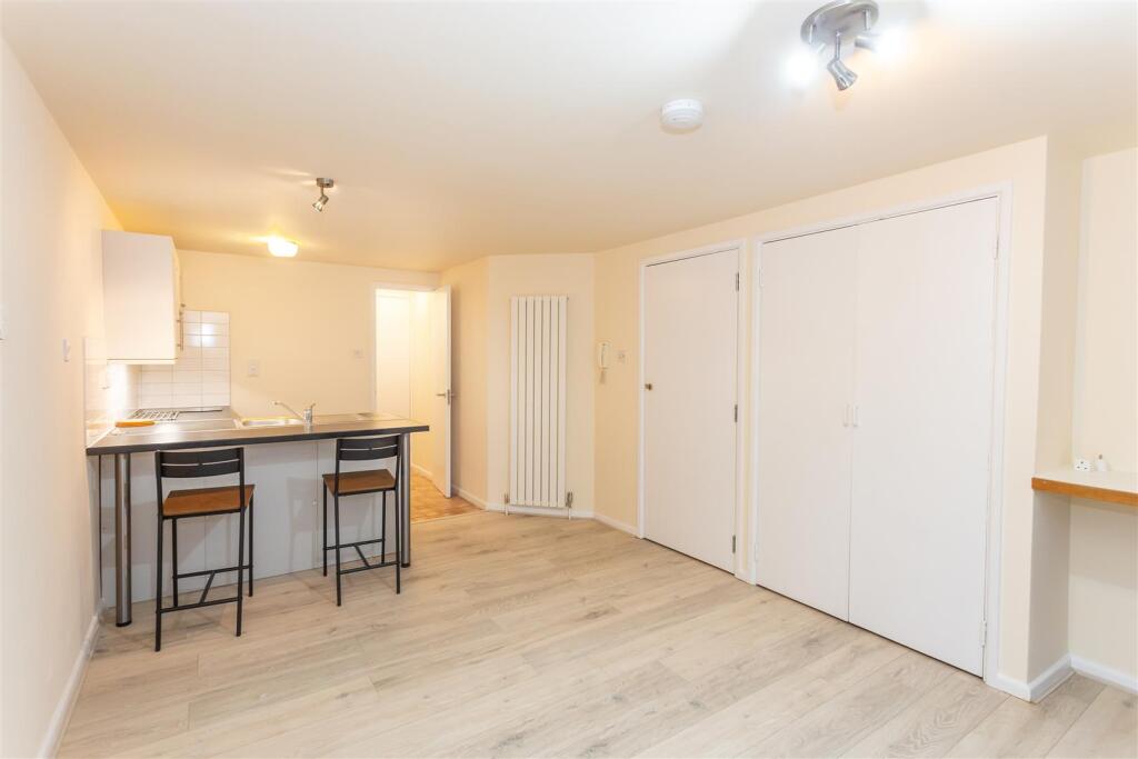 Living Bedroom2.jpg