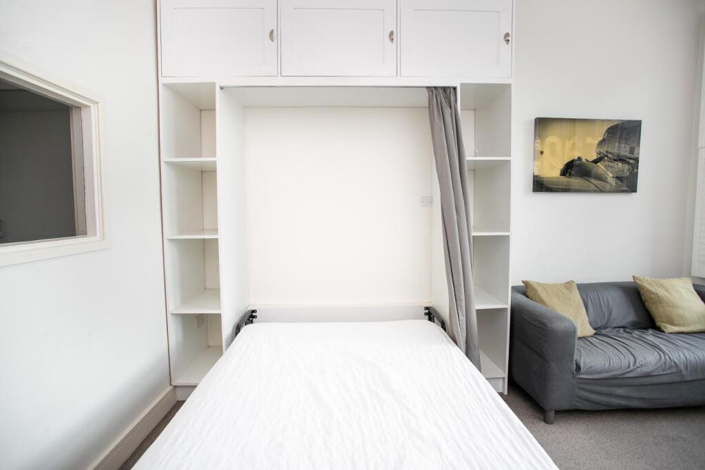 Flat 3 The Coachworks 2 Long Acre-7.jpg