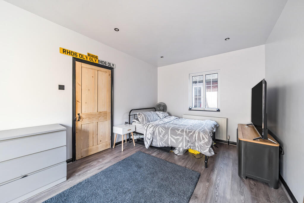 1370321-15-68fb6e...