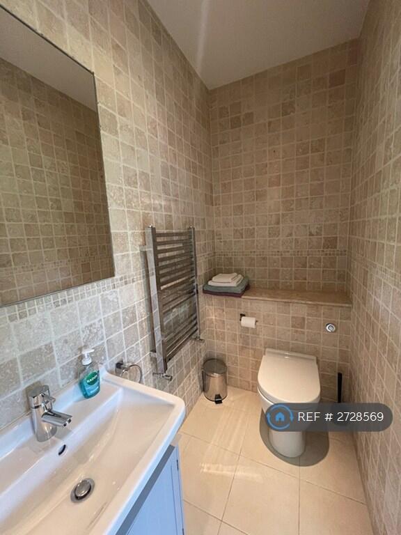 Master Bedroom En-Suite