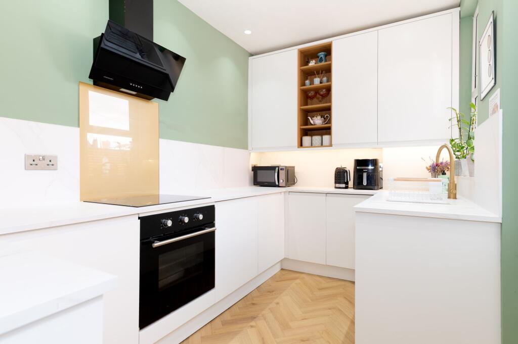 LIVING ROOM AND KITCHEN/DINER