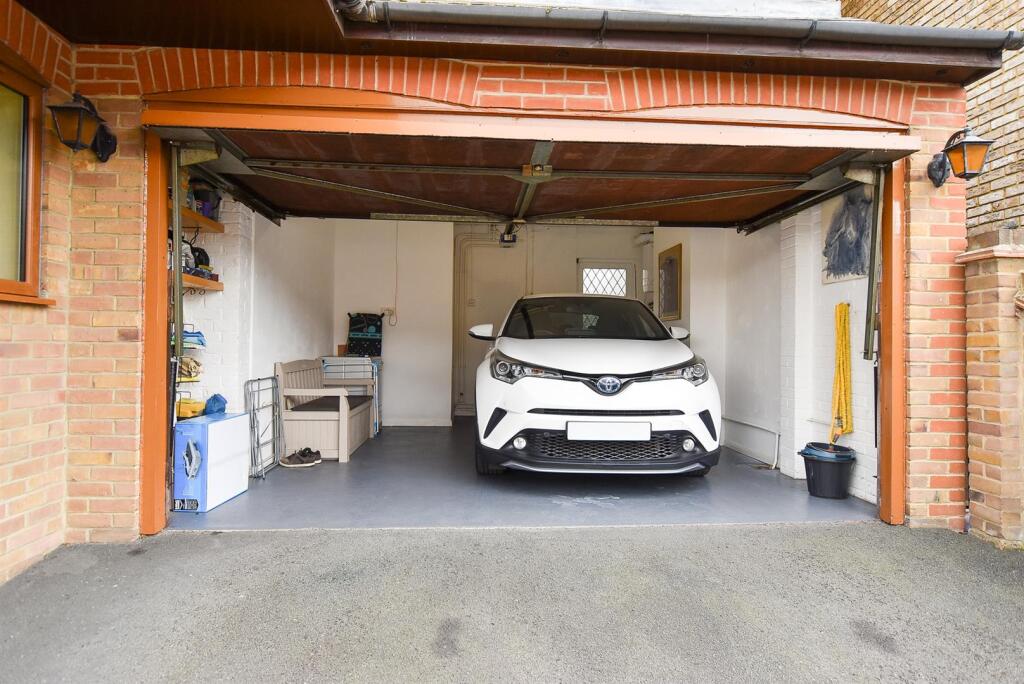 Garage.jpg