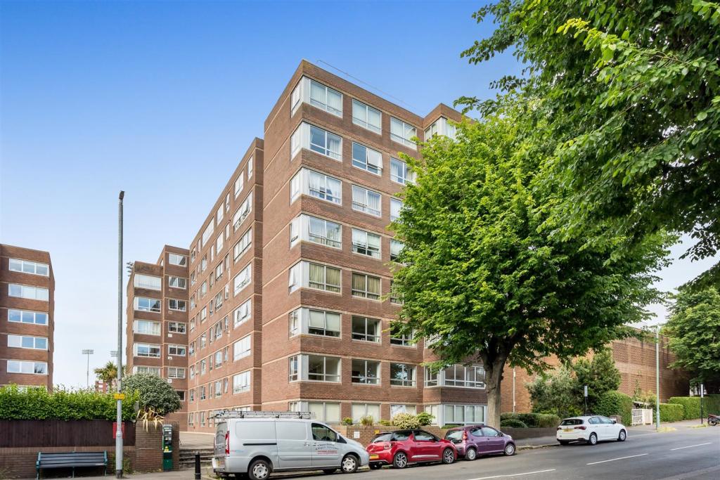 Sussex Court 65 Eaton Road-17.JPG