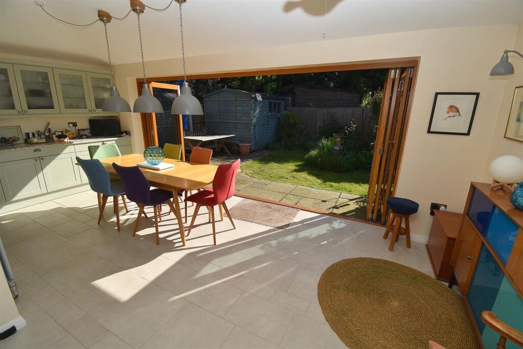 DSC_0011 (Custom).JPG