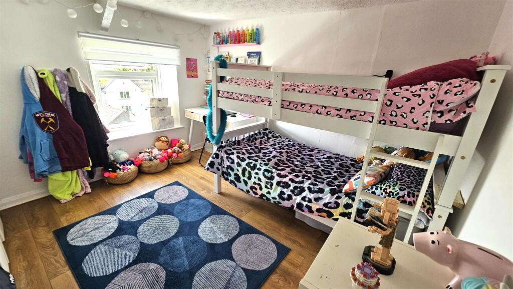 Bedroom 1.jpg