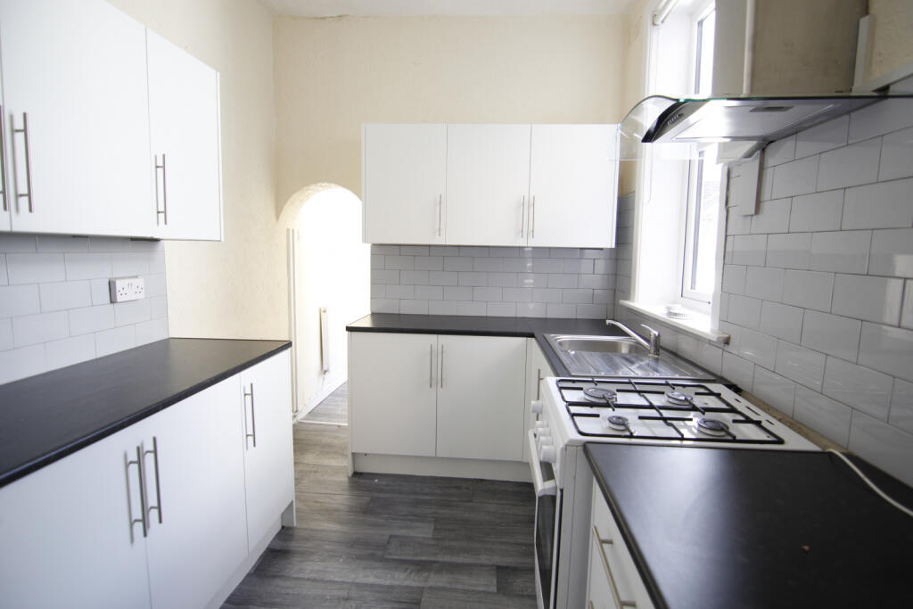 2 bed terraced house to rent Park Road, Denton M3