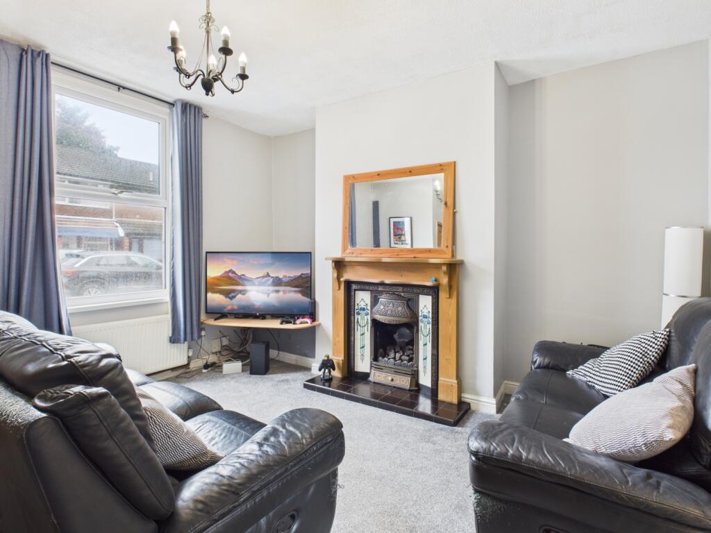 CAM03729G0-PR0141-STILL032