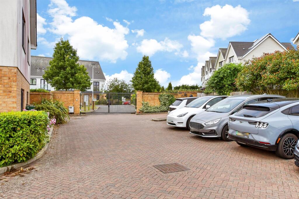 Driveway/Parking