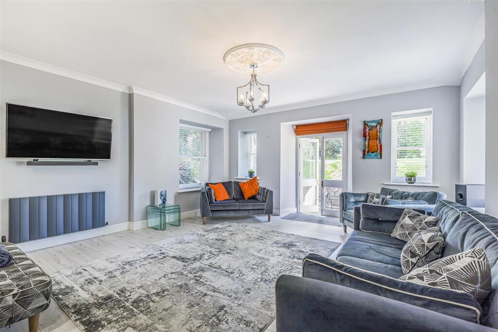 Flat 2 Earls Court, 9 Gervis Road, Bournemouth-Por