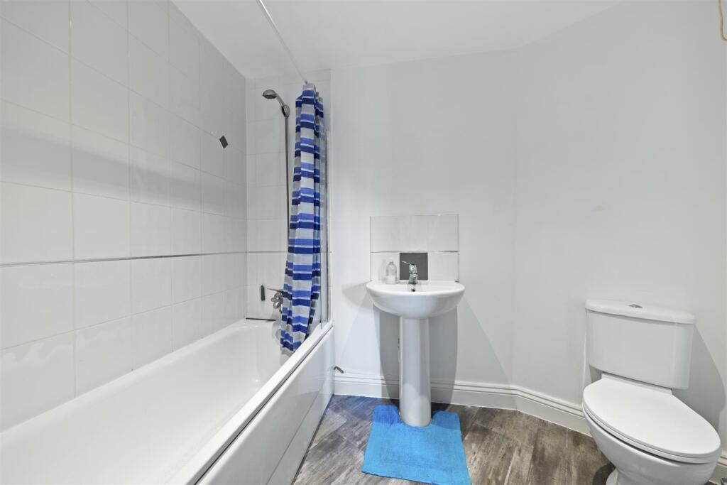Jack'n'Jill Bathroom
