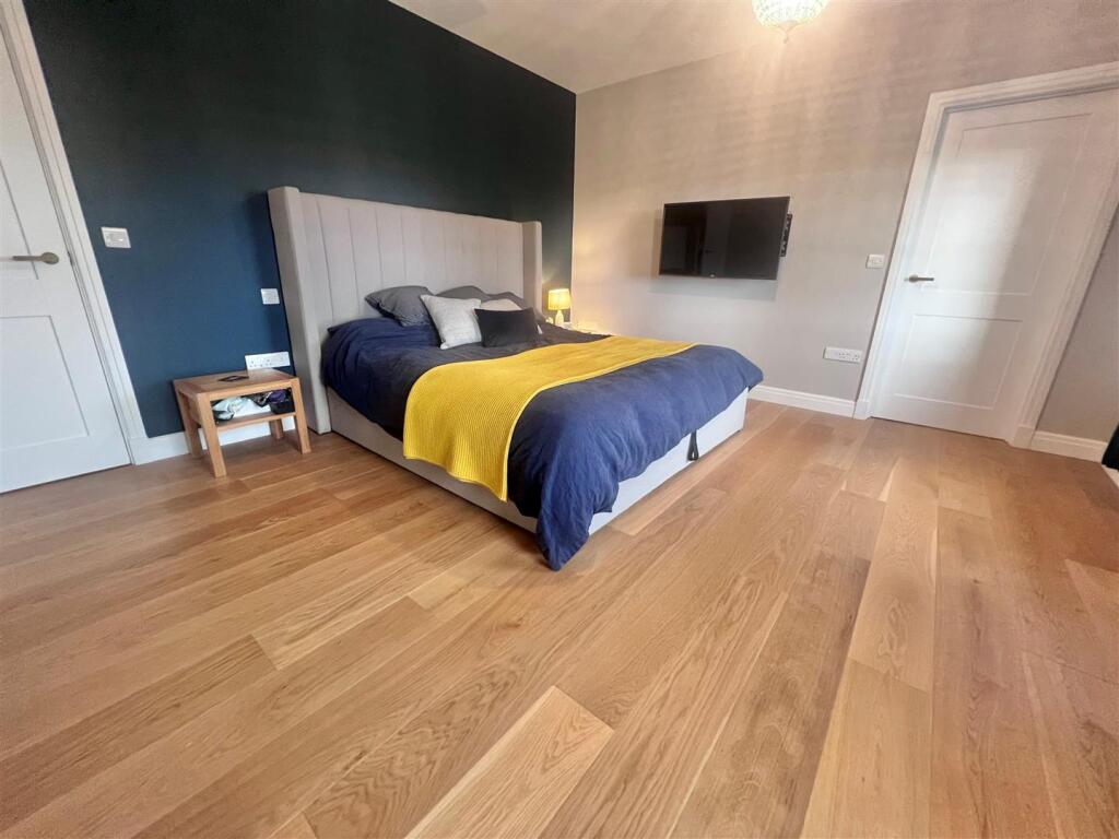 Main bed 3.jpg