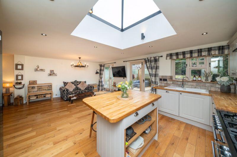 OPEN PLAN KITCHEN/DINER