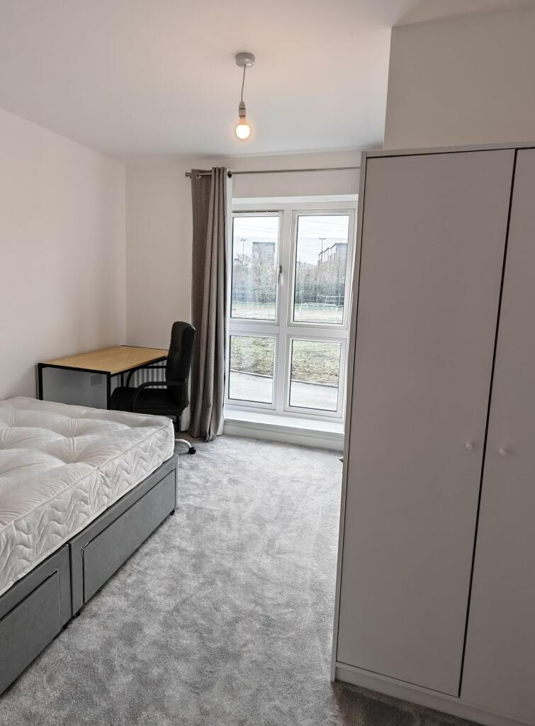 A bright and tidy single bedroom featuring a la...