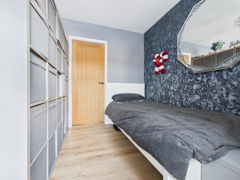 CAM03729G0-PR0198-STILL003