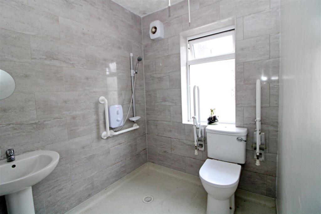 Wet Room.JPG