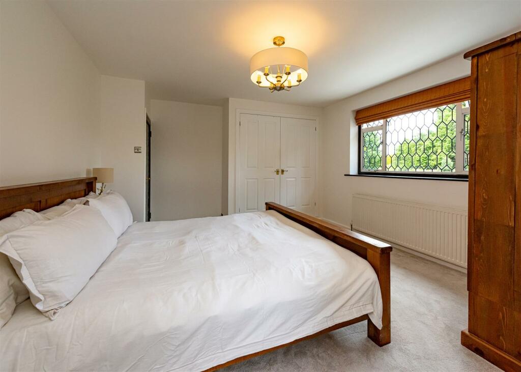 The Squirrels, 27 Stourbridge Road-bed1b.jpg