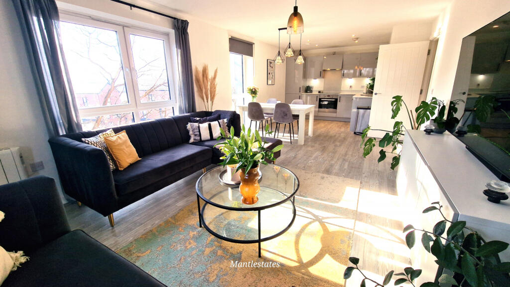 LOUNGE LOUNGE AREAAREA