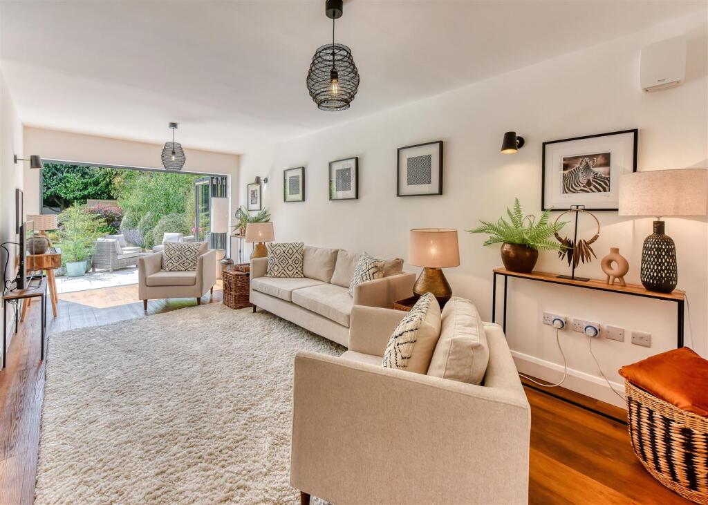 5 Foley Avenue-lounge1.jpg