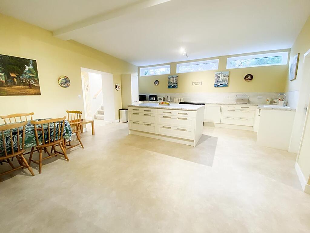 Breakfasting Kitchen