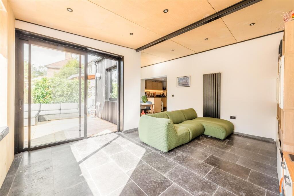 72 Norwich Drive-11.jpg