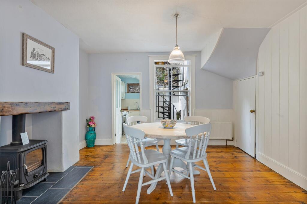 A10 - 15 Ford Valley, Dartmouth - 250722.jpg