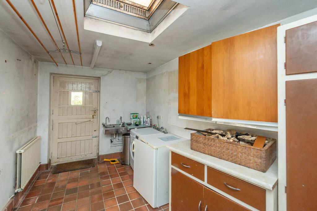 WC AND UTILITY ROOM